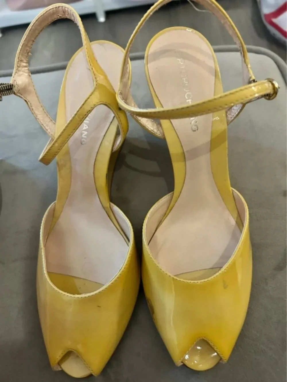 Mustard shoe